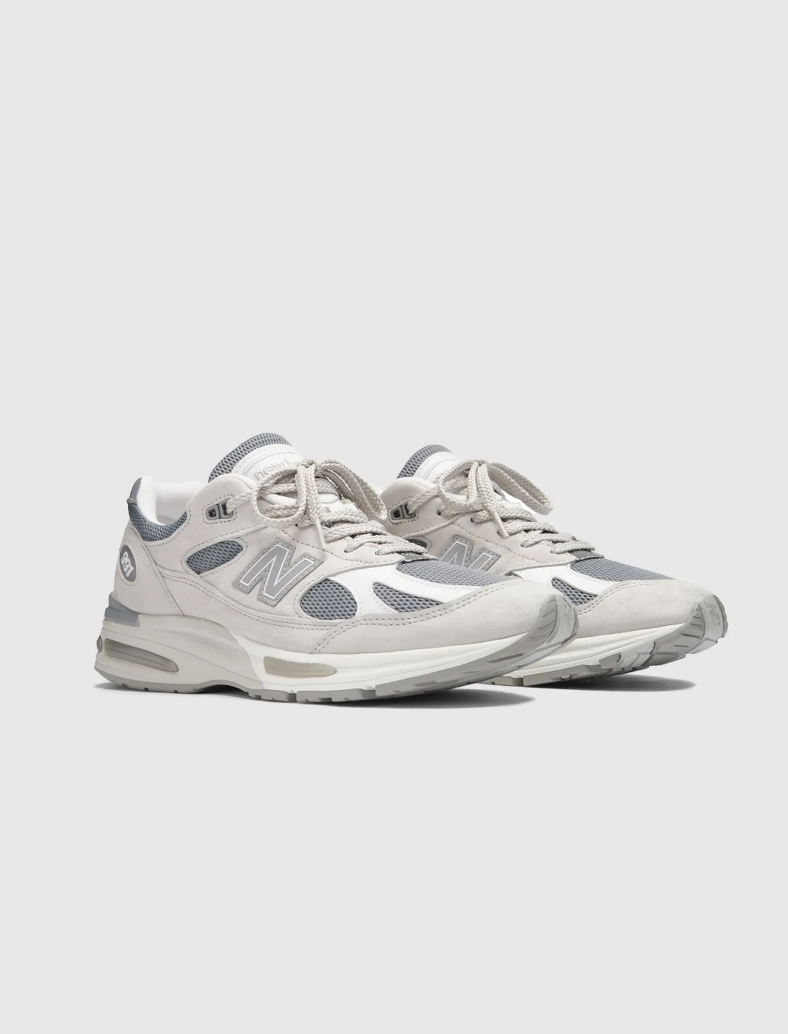 MADE IN UK 991 V2 NIMBUS CLOUD