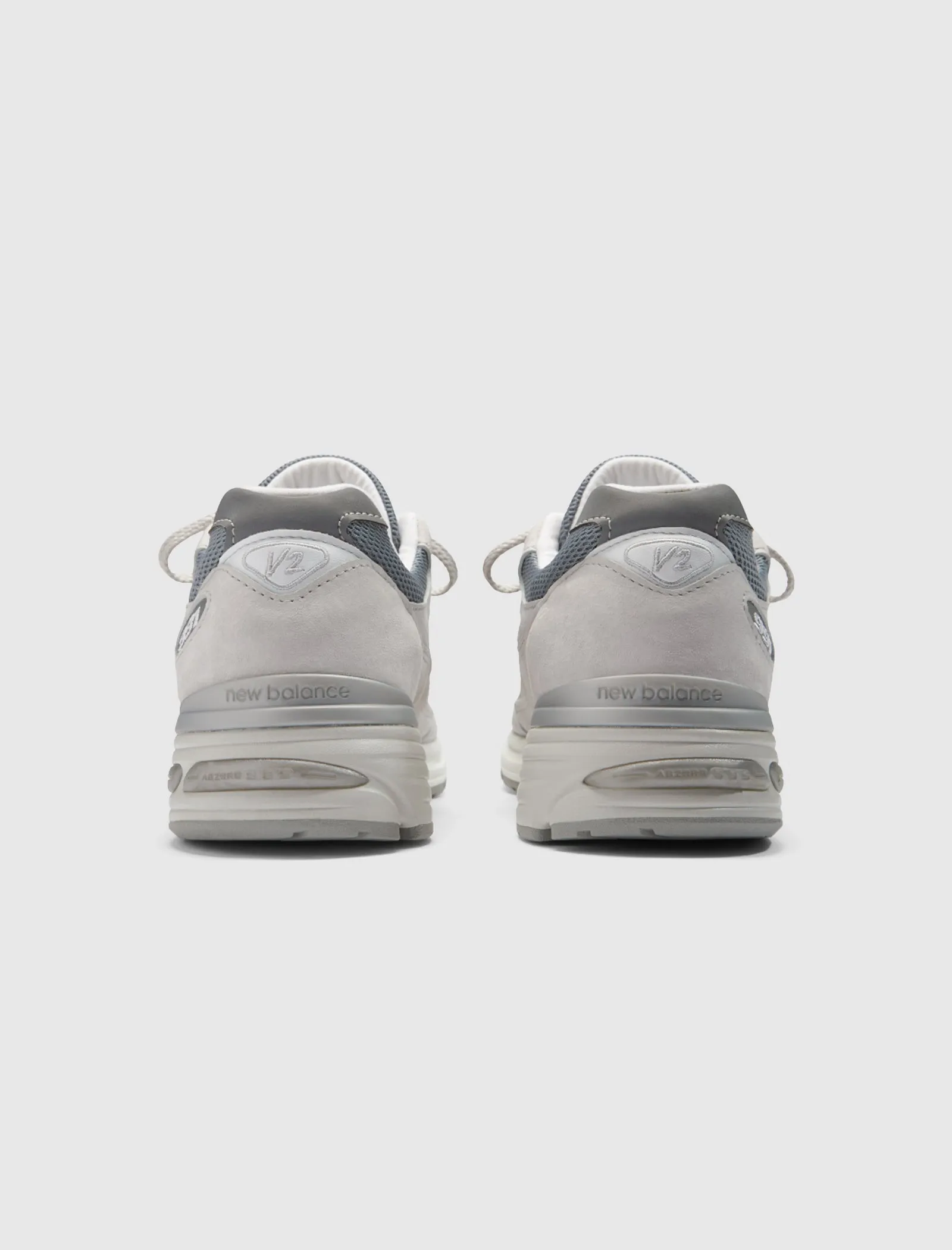 MADE IN UK 991 V2 NIMBUS CLOUD