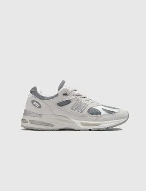 MADE IN UK 991 V2 NIMBUS CLOUD