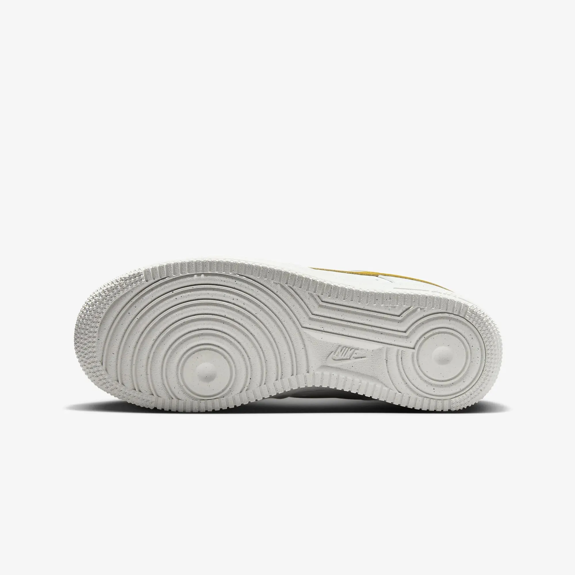WMN'S AIR FORCE 1 '07 NN 'SUMMIT WHITE/BRONZINE-METALLIC SILVER'